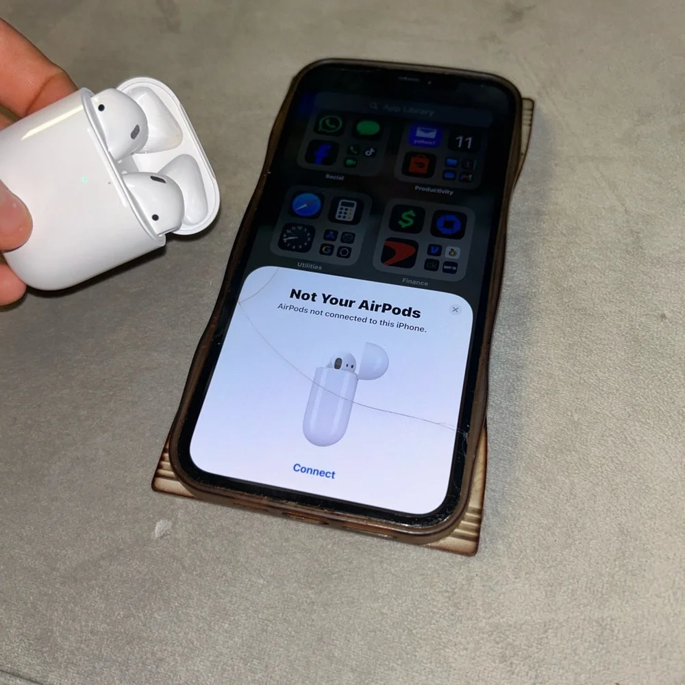 Apple White Wireless generation 2 AirPods